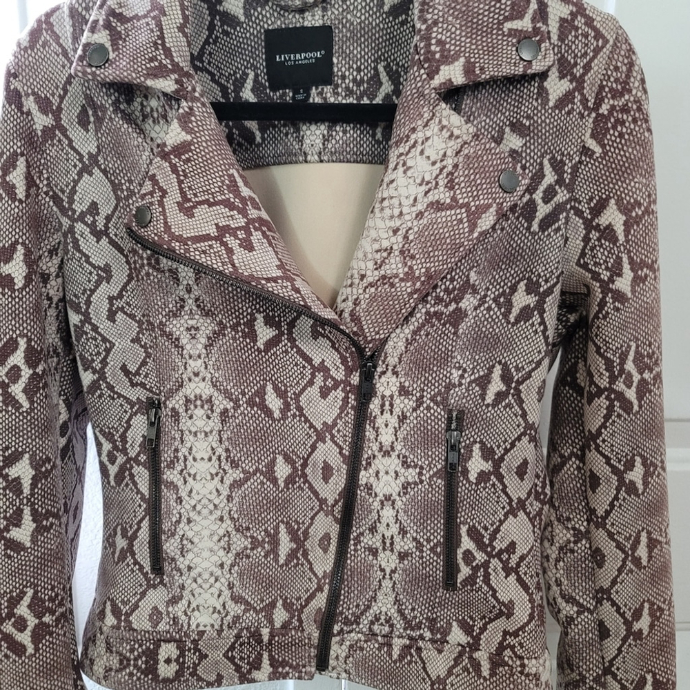 NWOT Pool Los Angeles Snakeskin-Print Moto Jacket Size S Chic & Edgy Grey Python - Picture 11 of 12